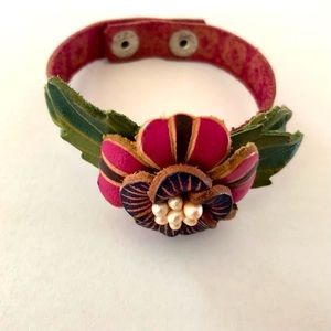 Leather snap-on flower bracelet cuff